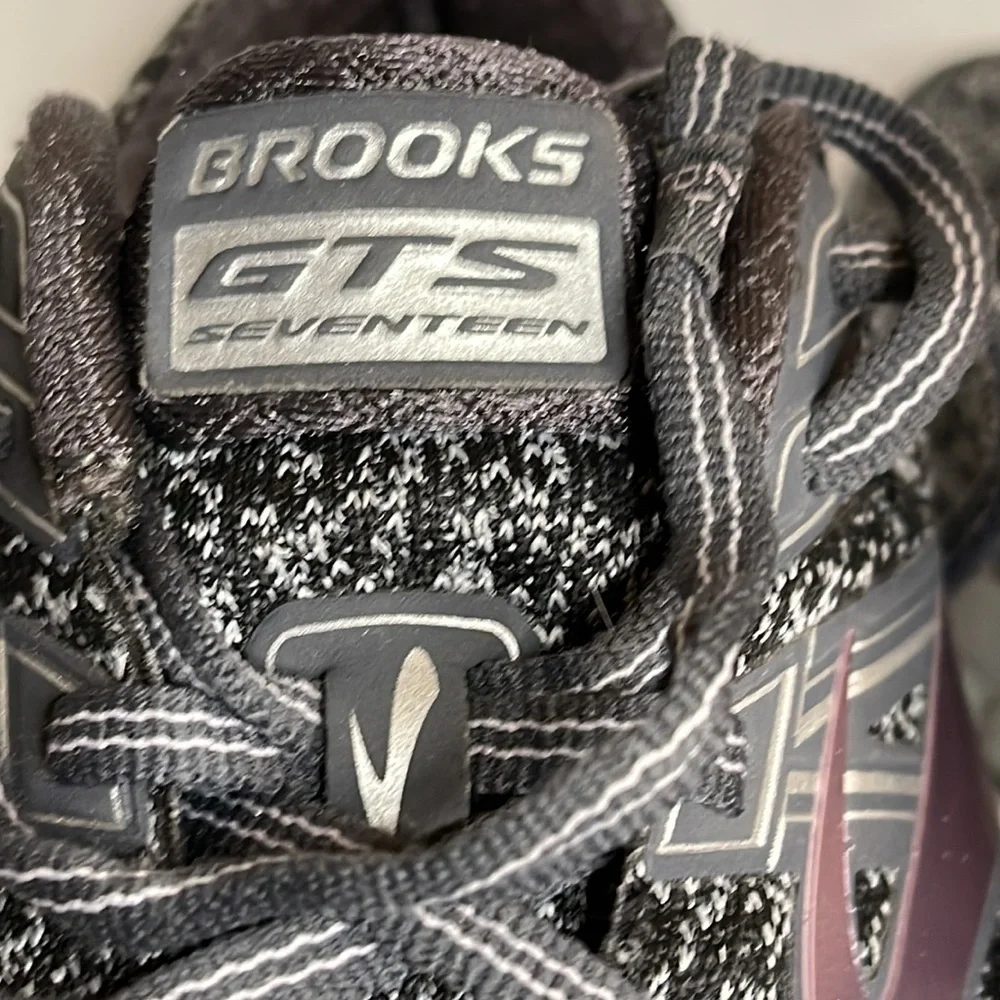 Brooks Women’s Adrenaline GTS 17 Grey/Black/Pink Size 11 - EUC